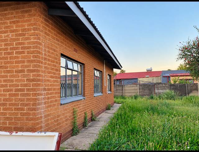 3 BEDROOM FREEHOLD FOR SALE IN VANDERBIJLPARK SW 1